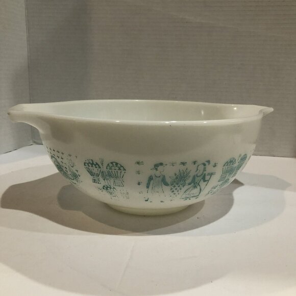 Vintage Pyrex #443 Amish Butterprint Cinderella Mixing Bowl 2-1/2 Qt Quarts